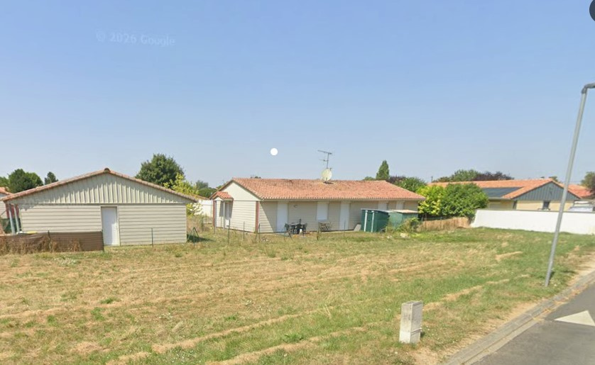 TERRAIN CONSTRUCTIBLE VIABILISE - PROCHE FUTUROSCOPE - 774m2