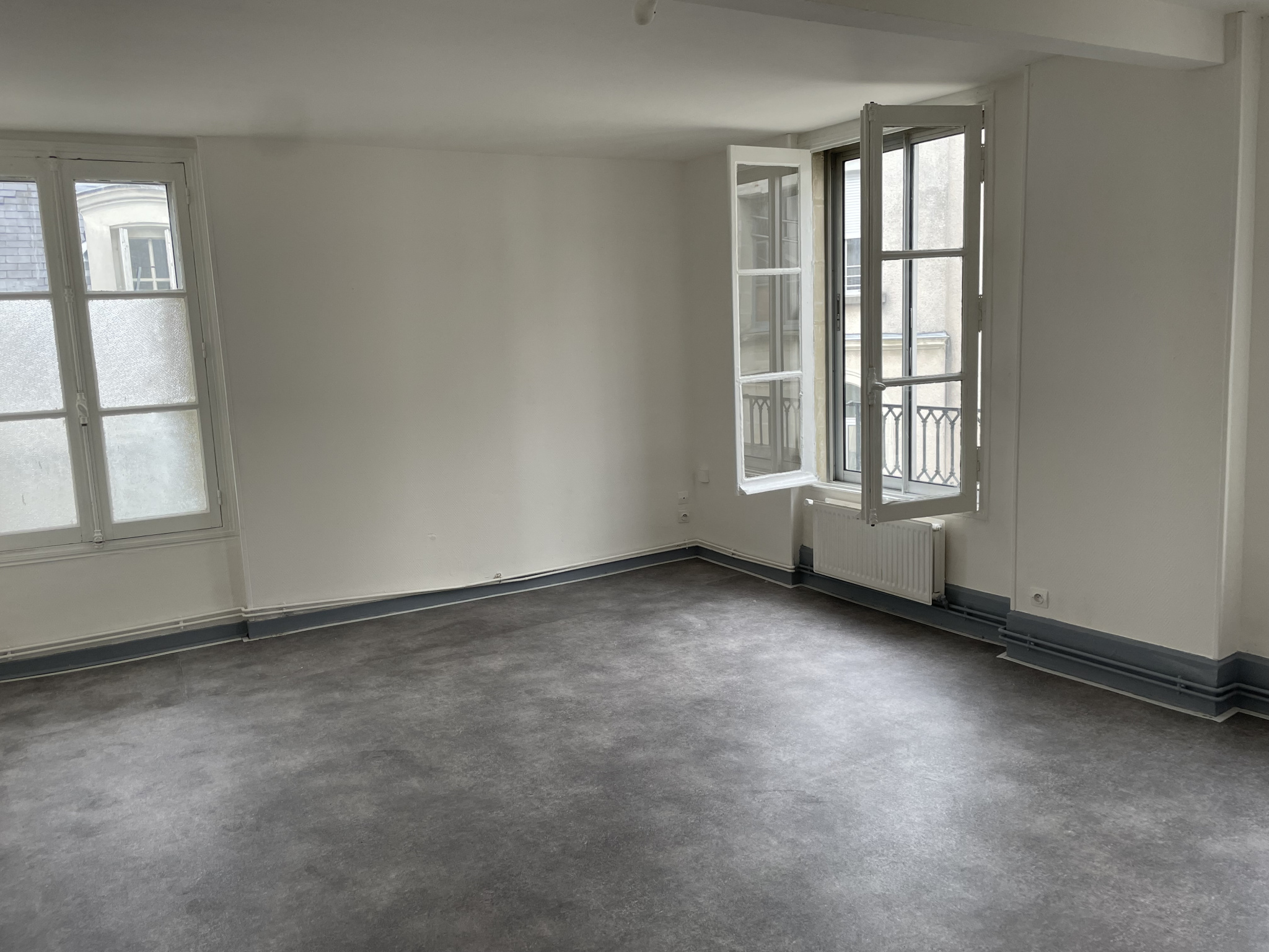 APPARTMENT RENOVE T4 CENTRE-VILLE DE CHÂTELLERAULT 83 m2 Petite résidence de 3 logements